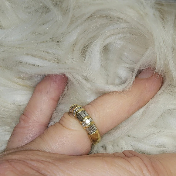 Vintage 14K Diamond band ring - Picture 6 of 10